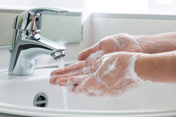 Washing hands 467706864 6048x4032 1